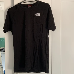 Northface t-shirt - Bra skick , storlek S. Skriv om ni har några frågor.