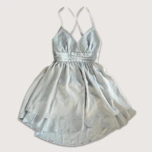 Gullig ljusblå miniklänning - 🎀bra skick 🎀 storlek S/XS 📏 mått: midja: 28cm, axel till midja: 35cm, midja till slutet: 44cm 🎀 skriv vid funderingar! . . • ☆ . ° .• °:. *₊ ° . ☆˚ ♡ ·˚ ₊˚ˑ