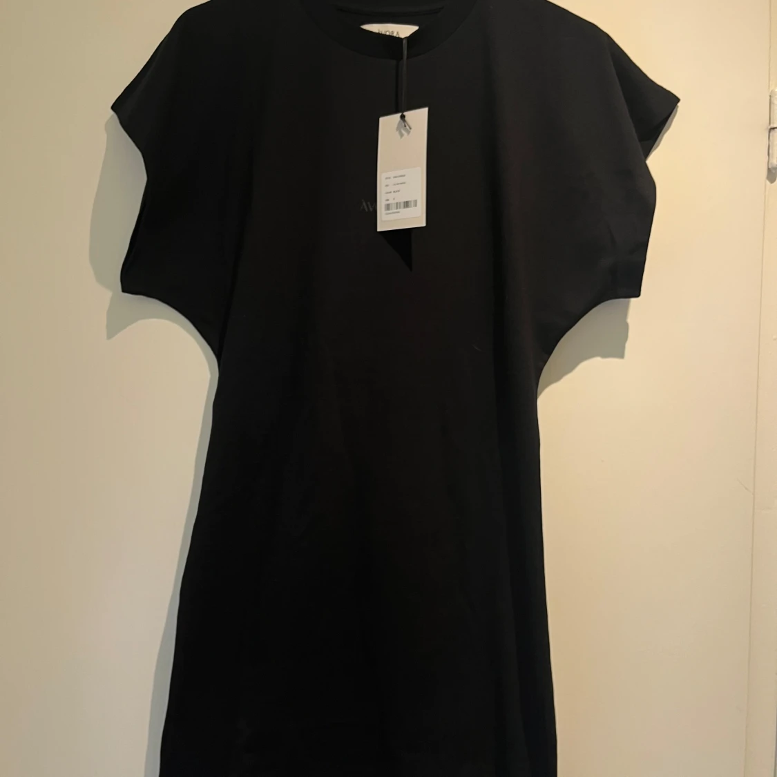 Svart t-shirtklänning från ÀVORA - 1