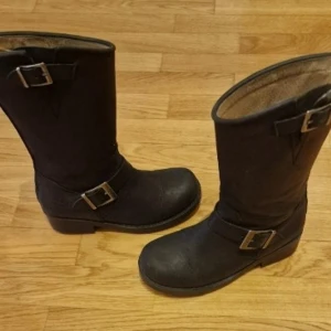 Johnny Bulls boots - Säljer dessa Johnny Bulls boots då dem aldrig kommit till nytta. Nyskick. Nypris ca 1300 kr