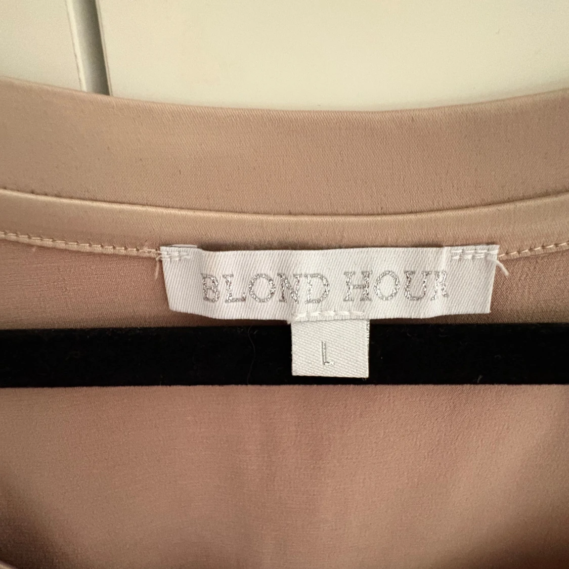 Beige t-shirt från Blond Hour - 1