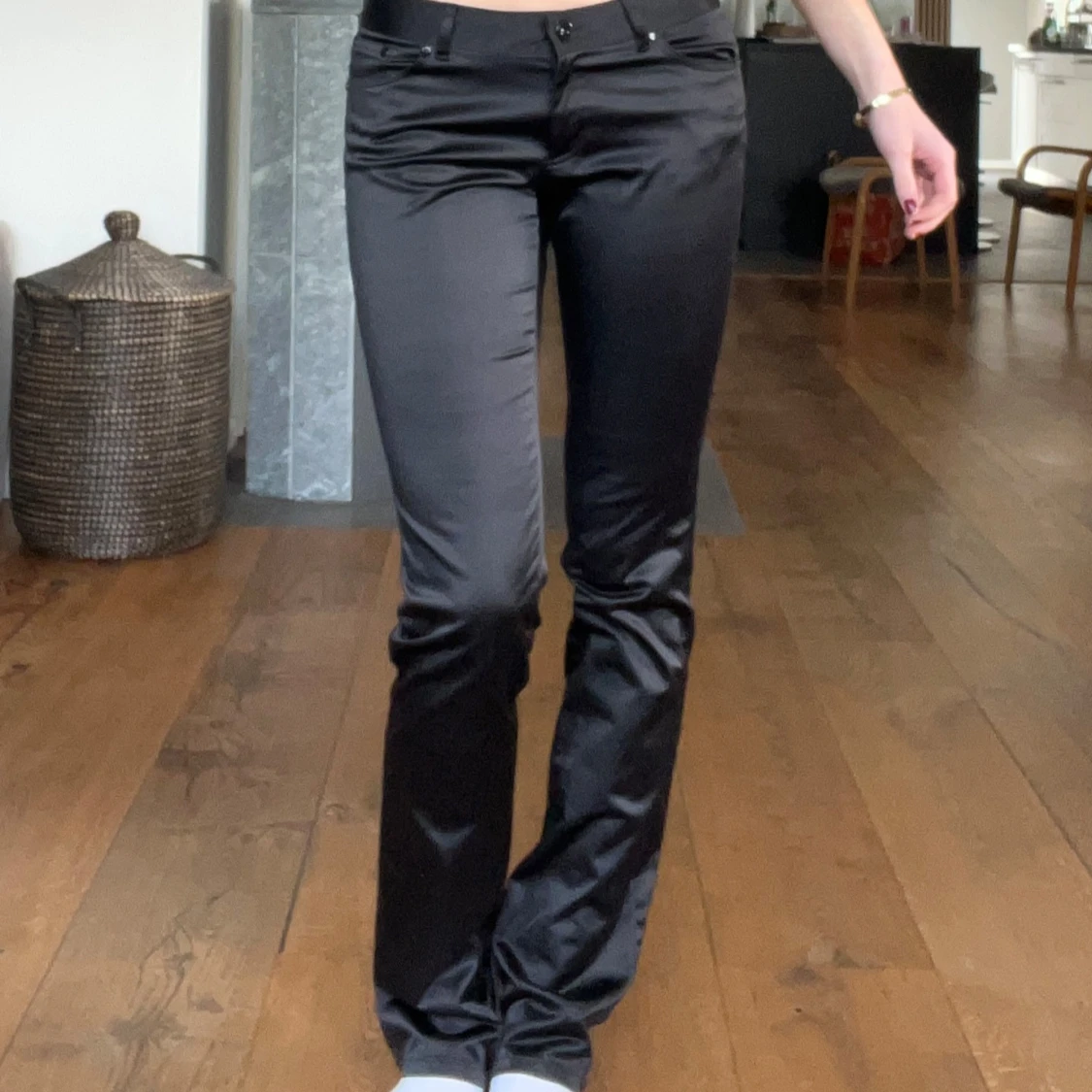 Svarta byxor med bootcut