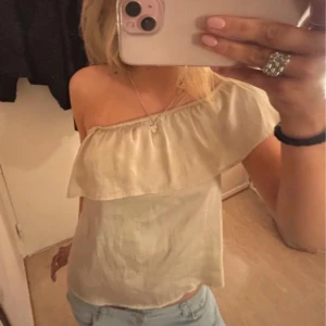 Topp🙌🏼 - Såå fin!! Knappt använd🩷🩷