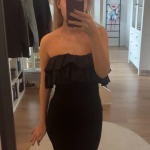 Volang topp  - Volang body som passar Perfekt till kjol eller jeans. Den är ifrån zara storlek s . Köpte här på Plick men den passade inte tyvärr!💕