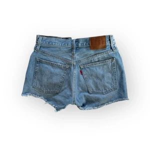 Blå jeansshorts från Levi's - Perfekta till sommaren, storlek W25 passar S eller XS