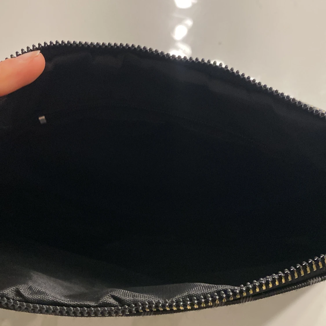 Svart och grå axelväska med mönster - 3