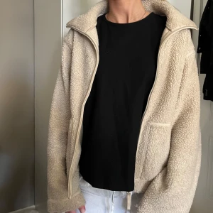 Teddy jacka - Beige teddy jacka ifrån hm