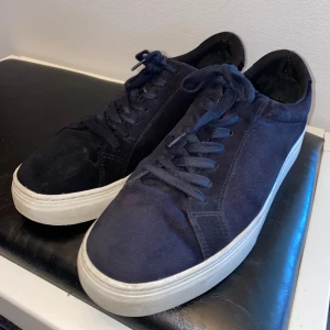 Vagabond  - Tja, säljer dessa vagabond då dom inte längre kommer till användning, dom är i bra skick och passar perfekt till våren/ sommaren strl : 42 men passar även 43. Skicka gärna vid frågor✅