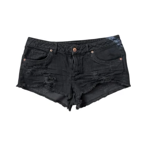Lowrise jeansshorts - Lowrise korta jeansshorts. Väldigt fina och passar perfekt till sommaren. Kan inte visas på då de är väldigt korta och passar inte mig. Skriv för mått och eventuella frågor ❤️🤩