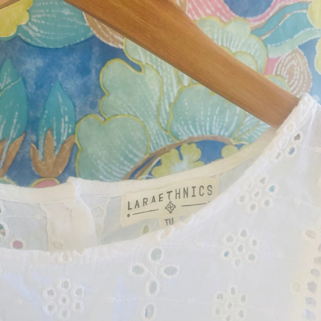 Vit broderad sommarblus - 1