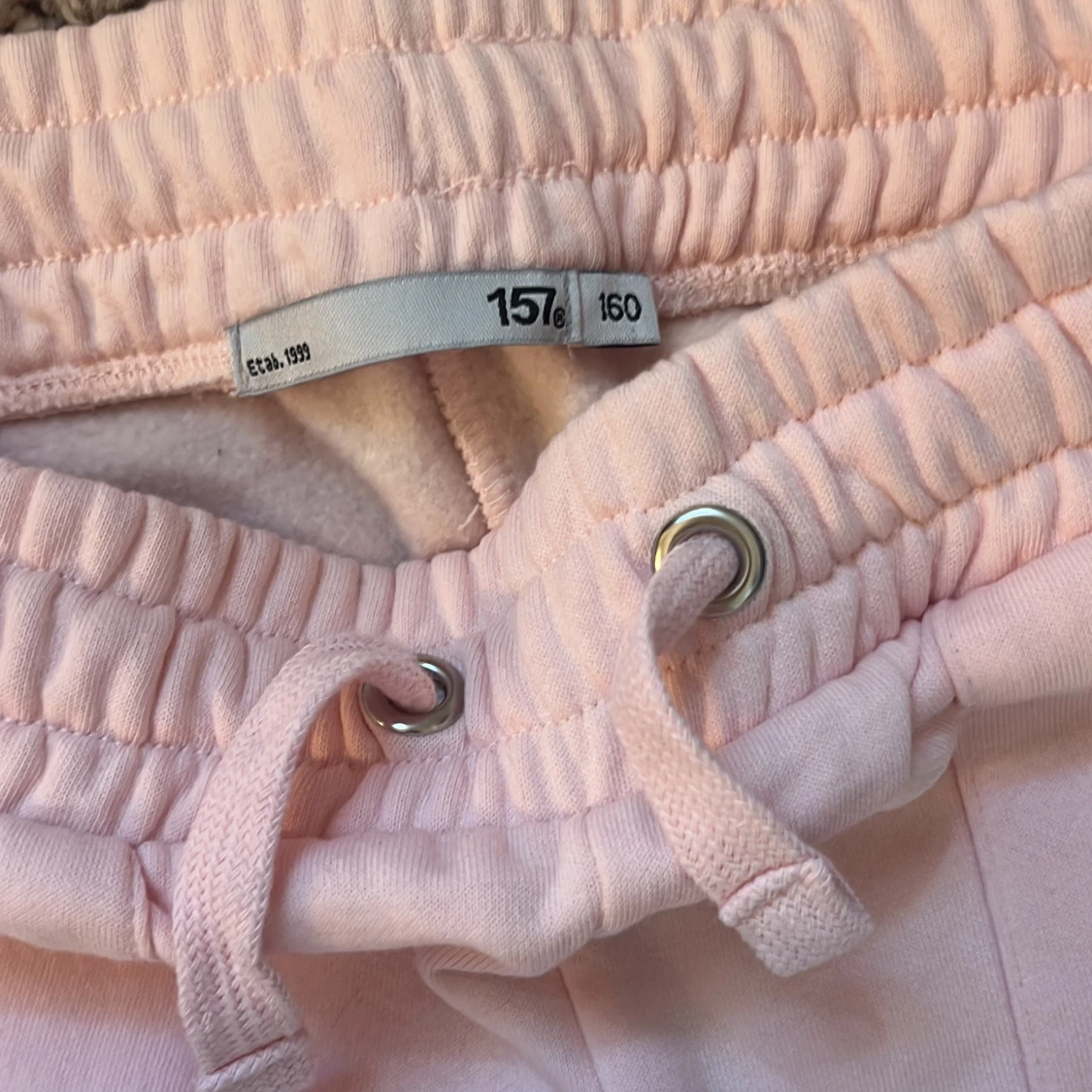 Ljusrosa mjukis byxor från lager - 1