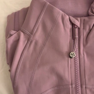 Lululemon define jacket  - Använd en gång men inte använt den när jag tränat. Som ny utan prislapp i storlek 4