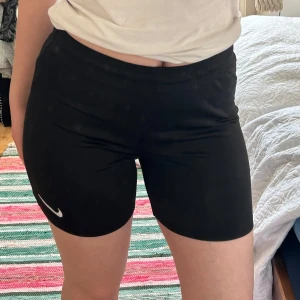 Nike shorts - Träningsshort från Nike, barnstorlek men passar S/M i dam. 
