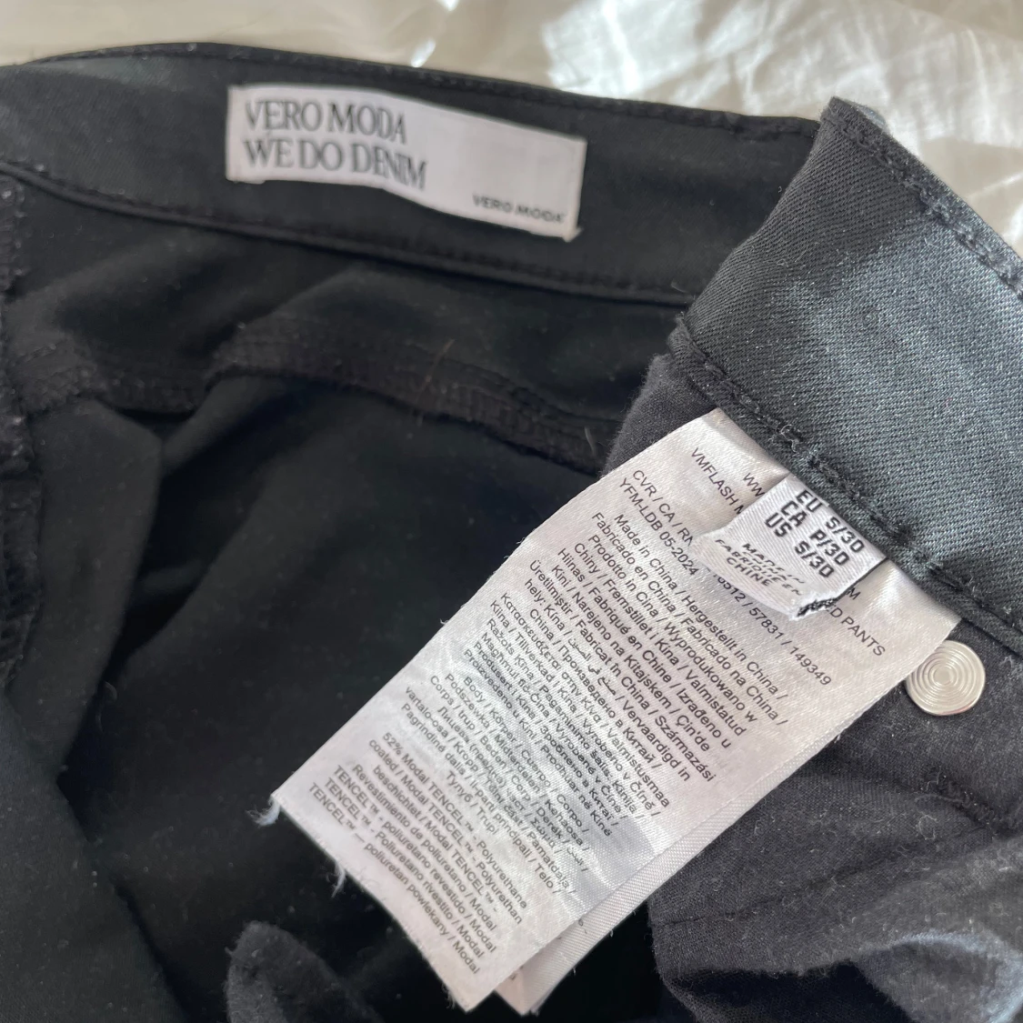 Svarta läderbyxor från Vero Moda - 2