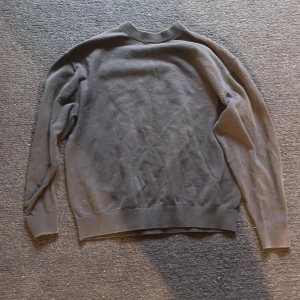 Tröja - Detta kommer utan originalkartong eller dammpåsar eller något liknande. fantastiskt skick knappt använd. äkta. öppen för erbjudanden.