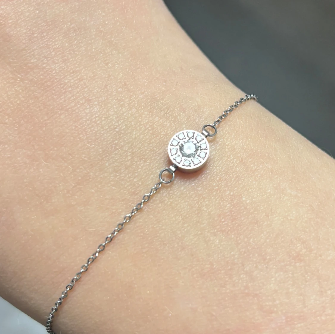 Silverarmband med glittrig detalj - 1