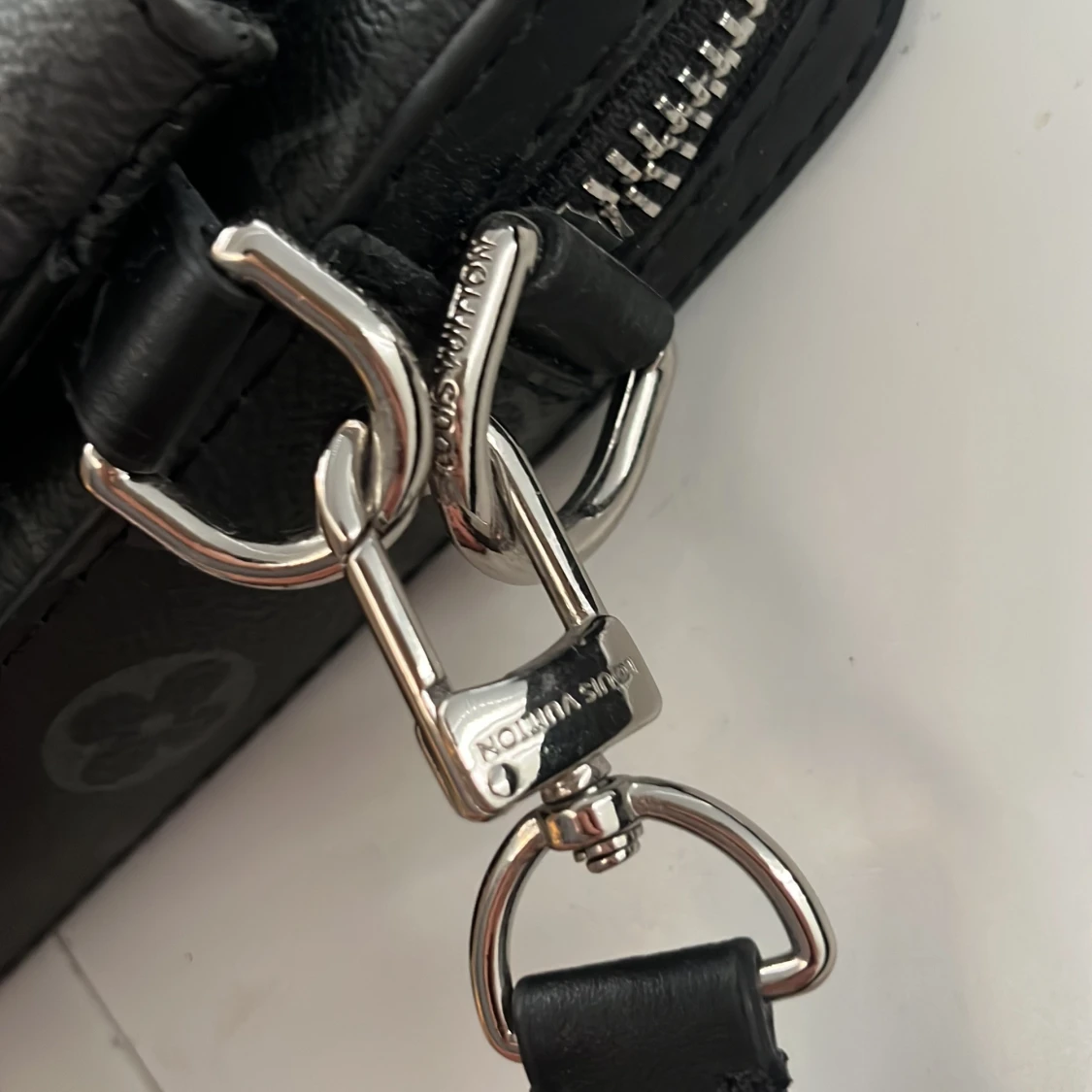 Svart Lv med monogram - 2