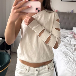 Tröja!  - Snygg och cool One shoulder topp!