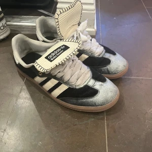 Coustom wales bonners  - Wales vinner coustom, helt ok skick | utbytta snören inner sula och sedan färg på framsidan | billigt pris!