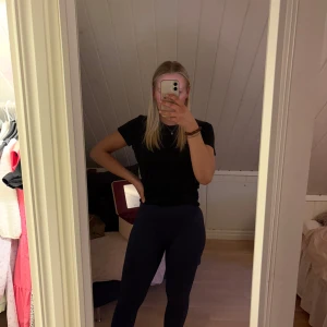 Ribbade blå stronger tights - Ribbade blå seamless tights från stronger. Använda ca 3 gånger