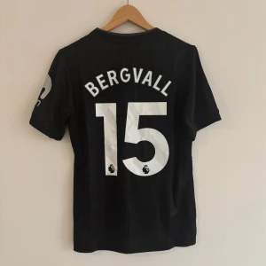Lucas Bergvall fotbollströja Tottenham 25/26 - Helt ny Tottenham fotbollströja med Bergvall på ryggen. Strl S
