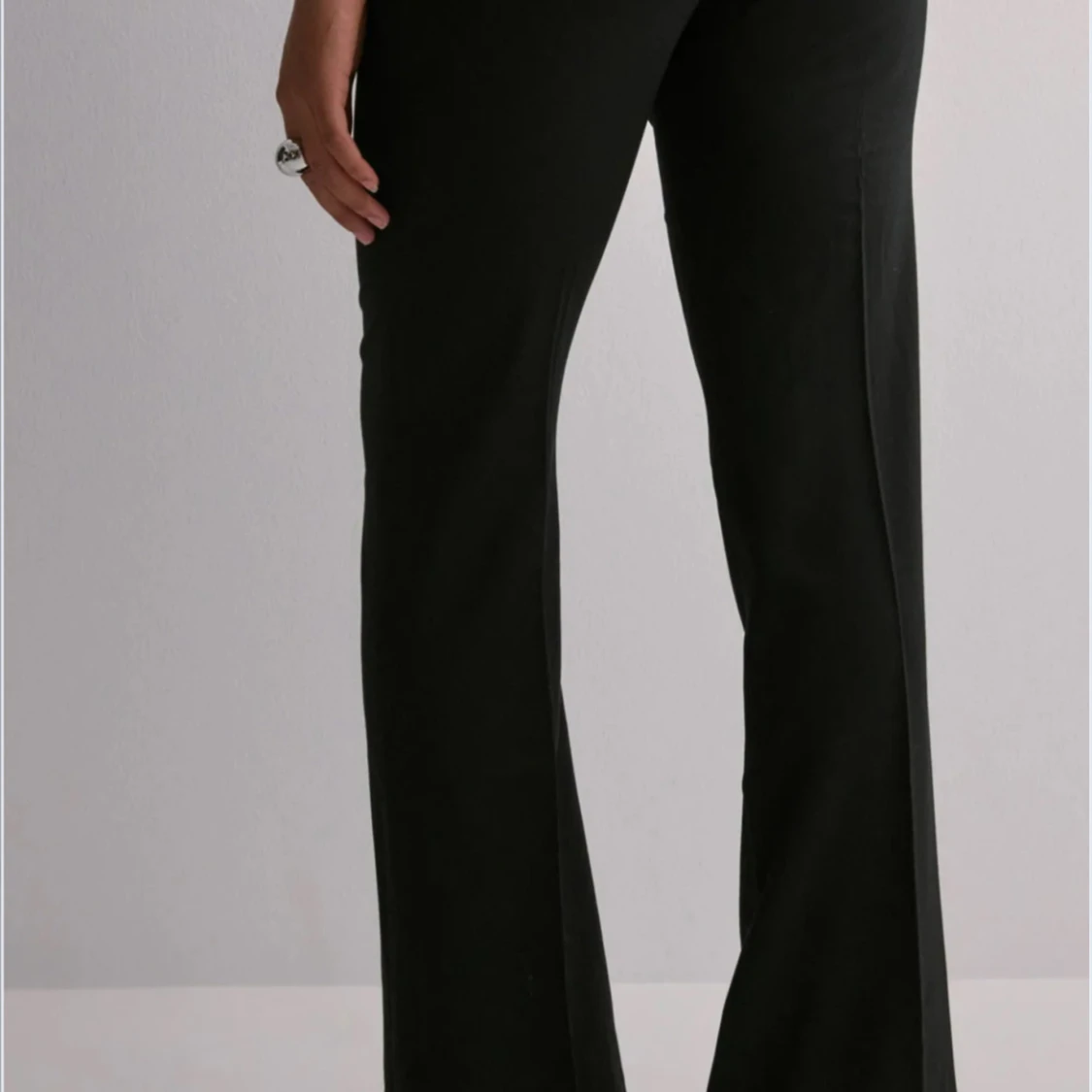 Svarta bootcut kostymbyxor Nelly  - 2