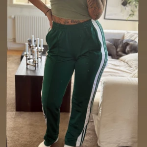 Adidas träningsbyxor med knappar - Adidas ADIBREAK byxor  Använda men i ok skick 