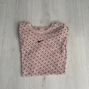 Nike t-shirt - Säljer billigt och den är jätte fint skick 