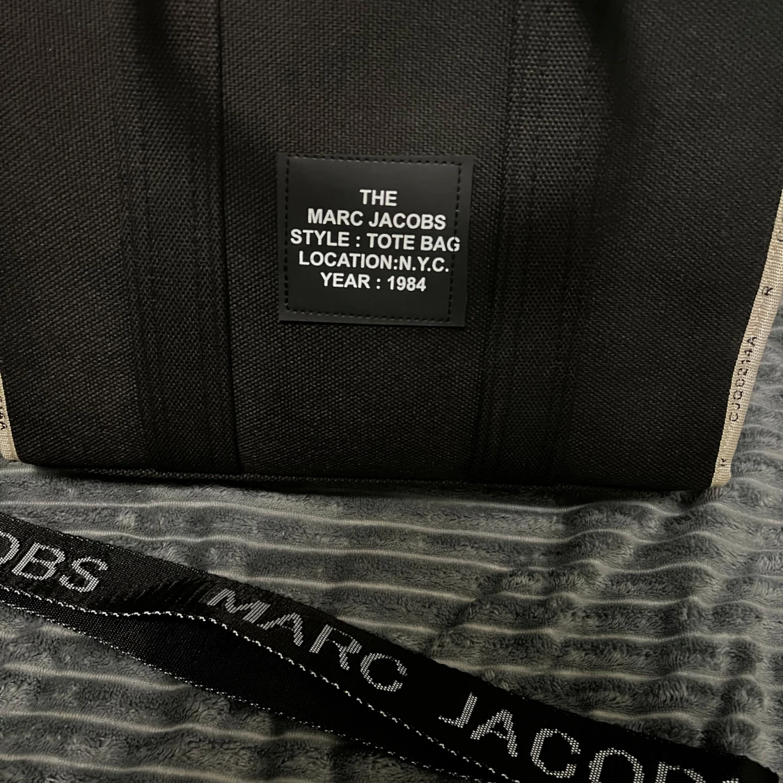 Svart tote bag från Marc Jacobs - 2