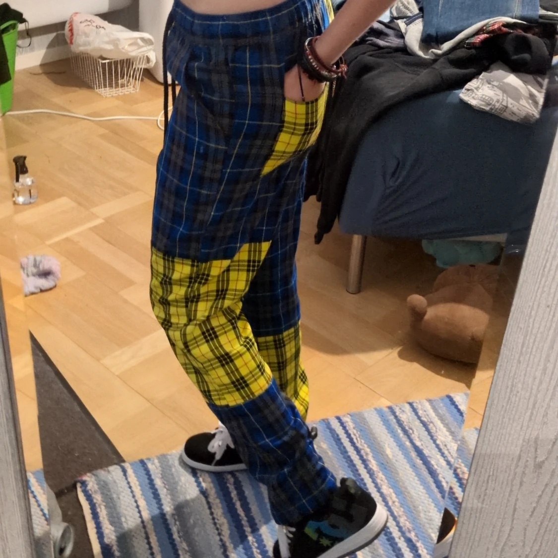 Rutig patchwork-byxa från Collusion - 1