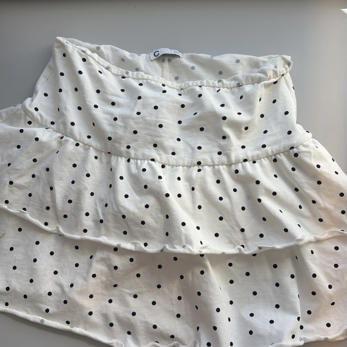 Vit prickig volangkjol!💕💕 - 3