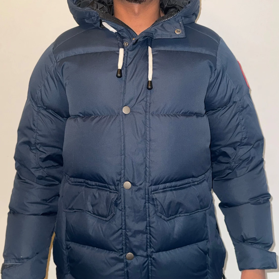 Blå dunjacka med huva från Tuxer XXS