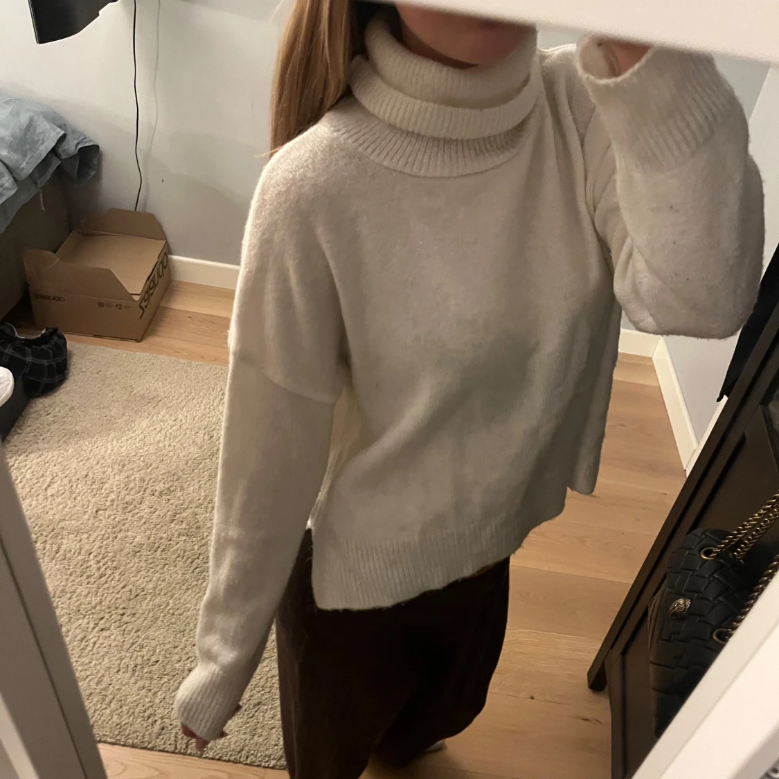 Vit polotröja i mjuk stickad kvalitet - 2