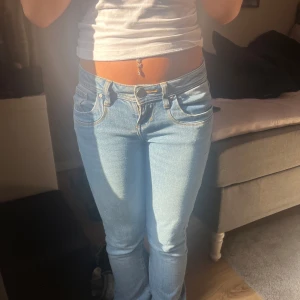 Ljusblå bootcut jeans från LTB - Jättefina jeans från LTB i strl w26 L32, i modellen Valerie. 