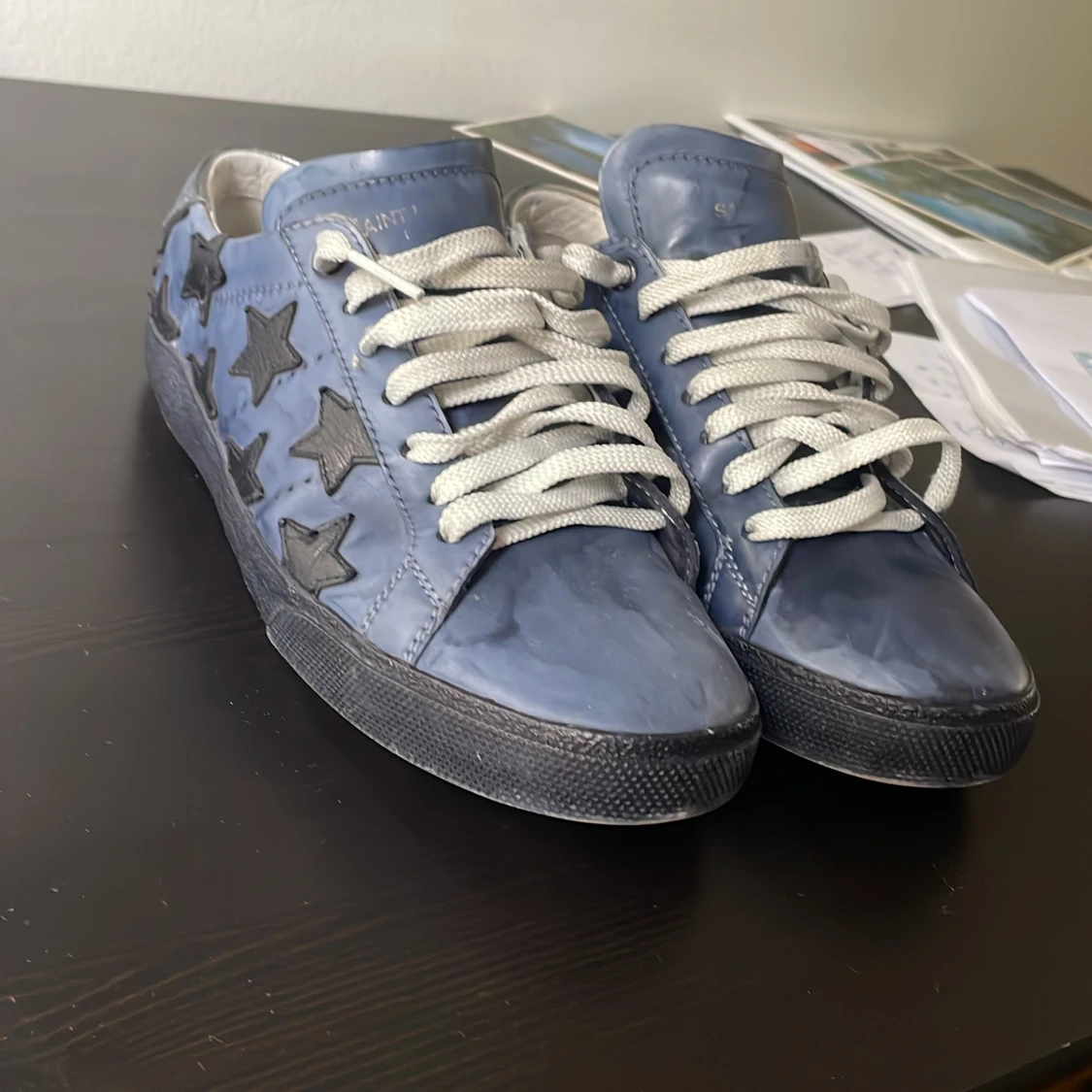  Skickar gärna tydligare bilder om ni frågar😁 Saint Laurent blå sneakers med stjärnor - 1