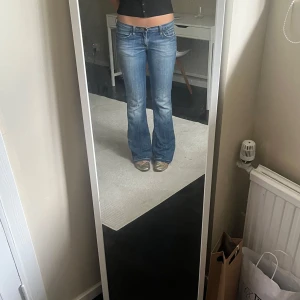 Jeans - Säljer dessa jeans! Jag är 1,70m lång. Kontakta vid frågor eller intresse❣️