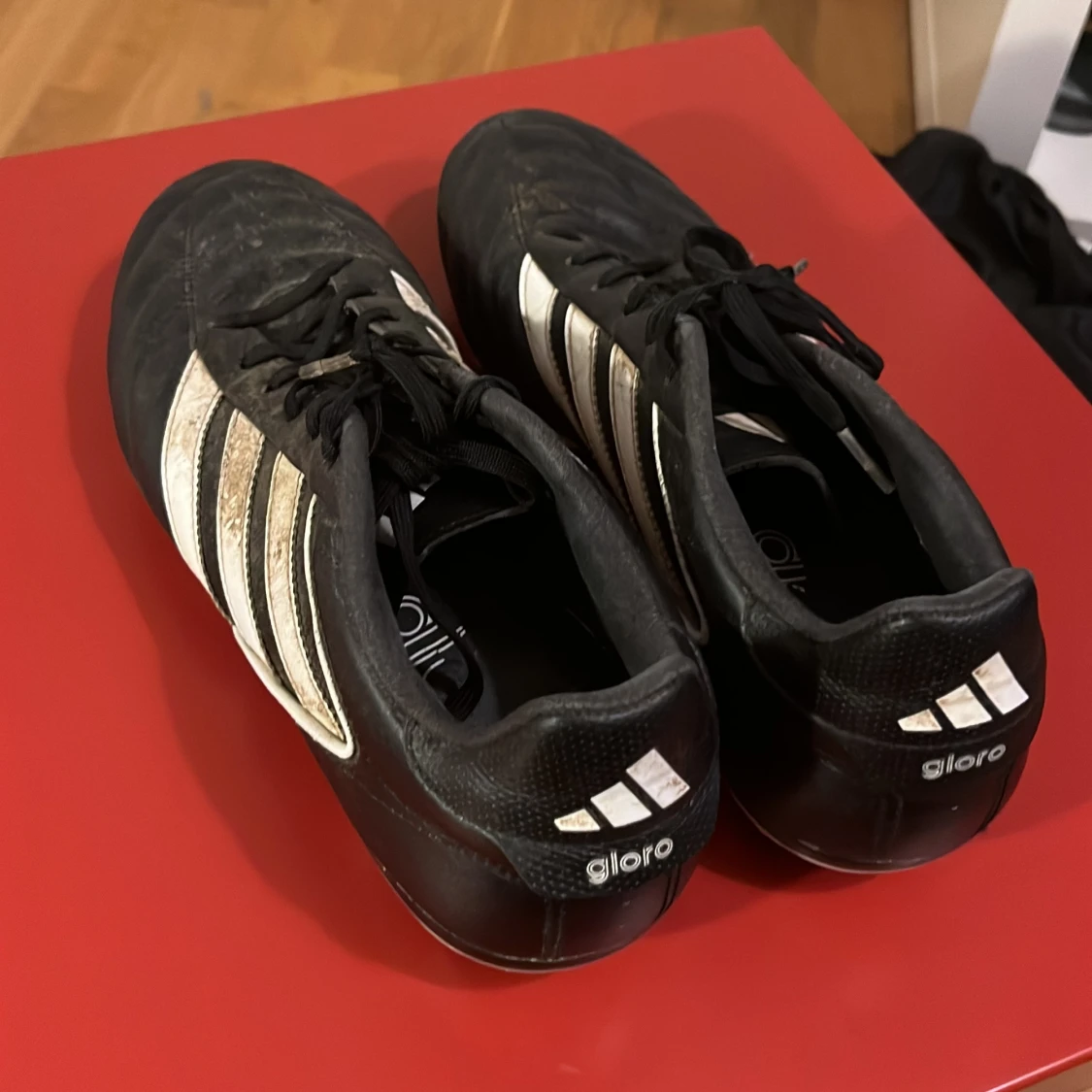 Adidas Gloro svarta fotbollsskor - 1