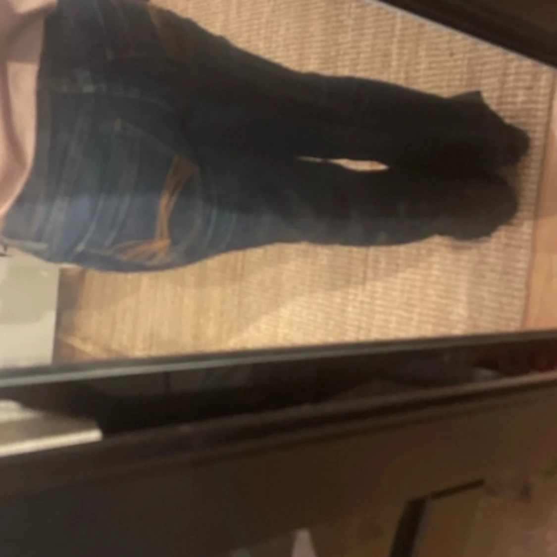 Mörkblå bootcut jeans från divided - 1
