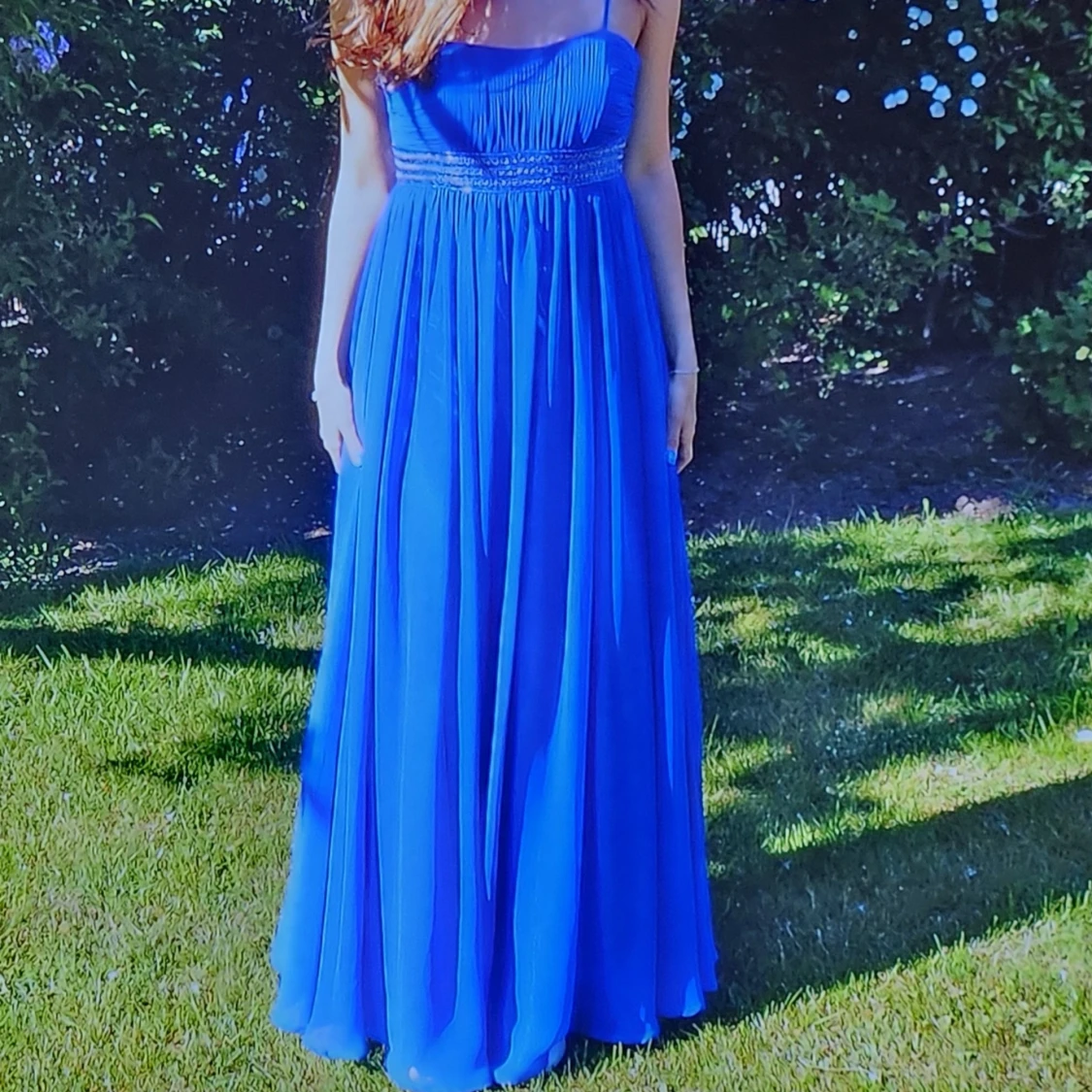 Marinblå långklänning med paljettdetaljer - 2