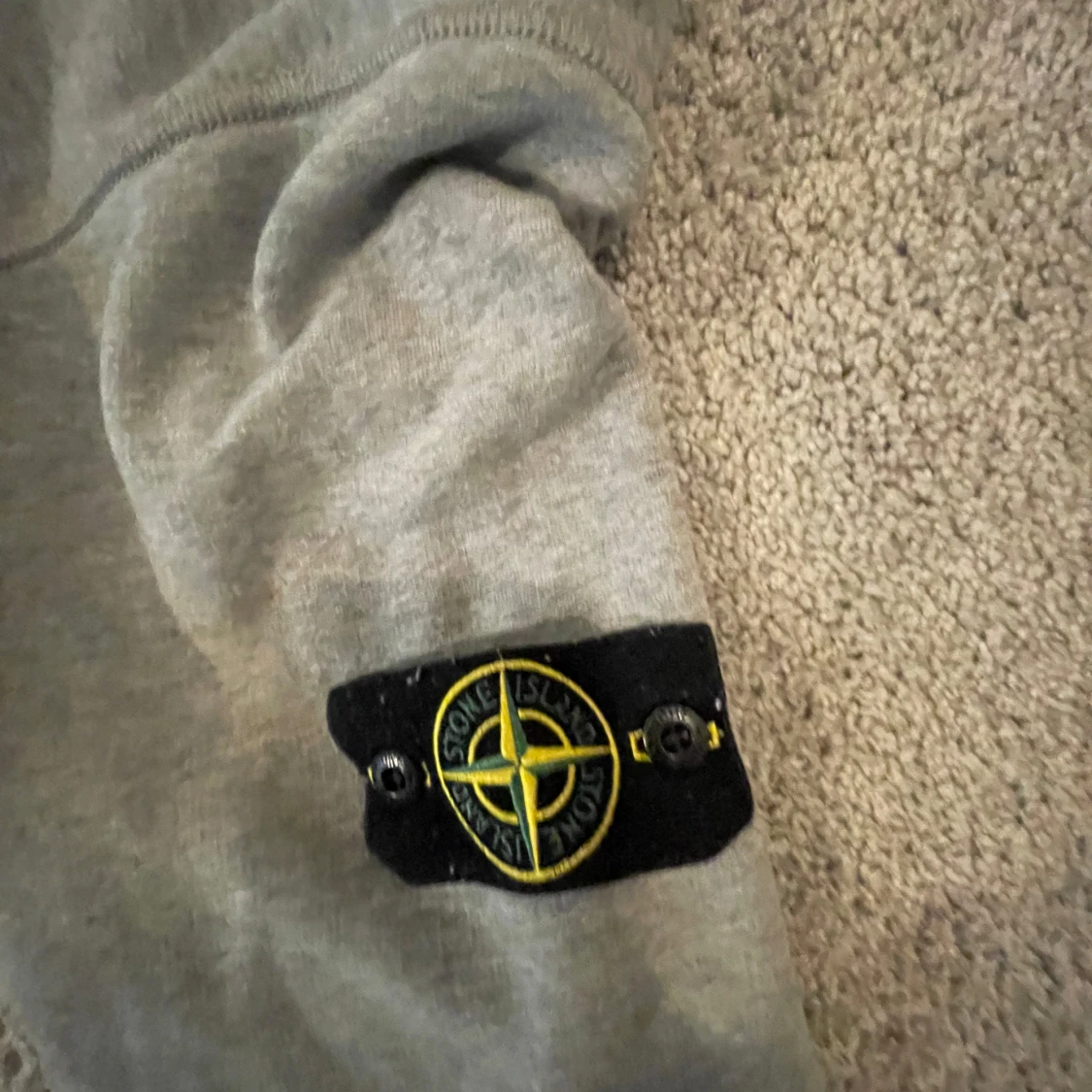 Grå hoodie från Stone Island M - 1