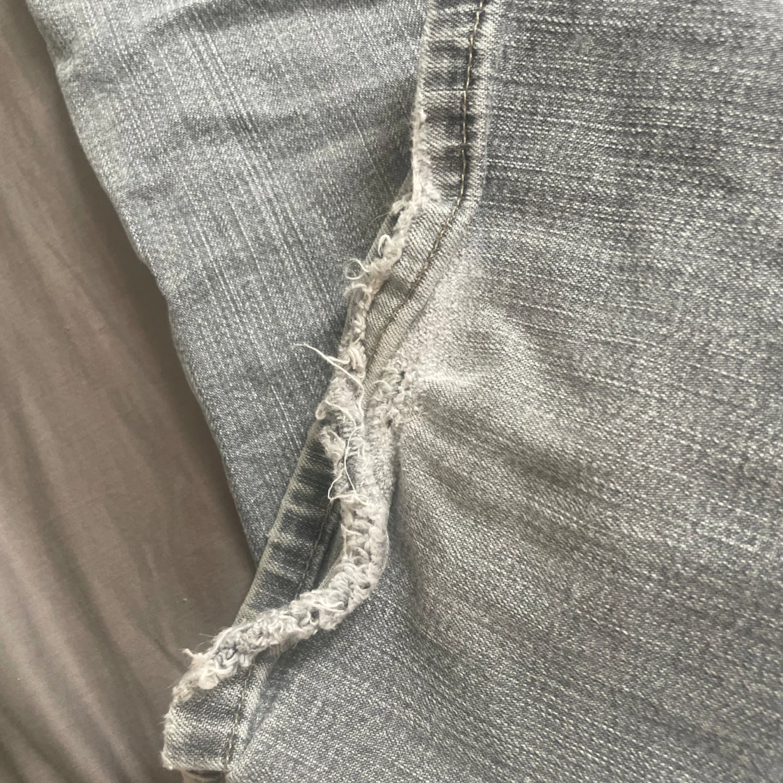 Grå jeans från Sisters, storlek 36 - 2