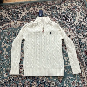 Vit quarter zip Polo Ralph Lauren - Det är en fin quarter zip from Ralph Lauren I storlek s bara seriösa köpa och godis inkluderas på köpet