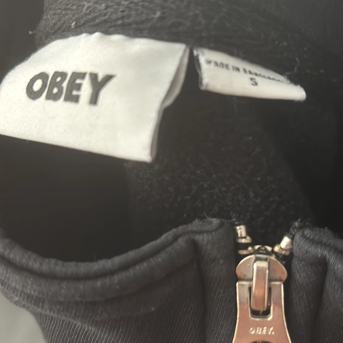 Svart half zip tröja från Obey - 2