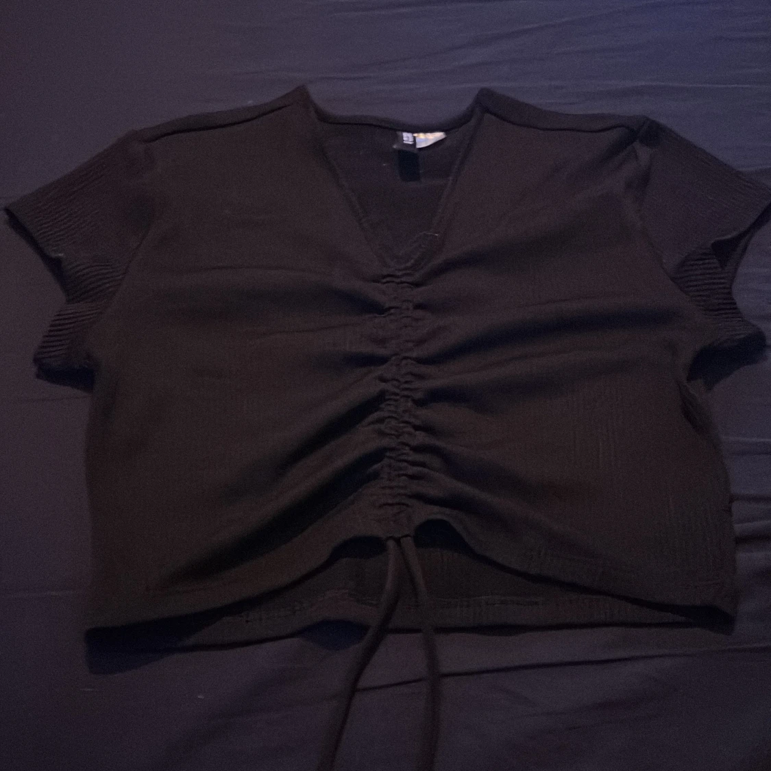 Svart ribbad topp med snörning H&M