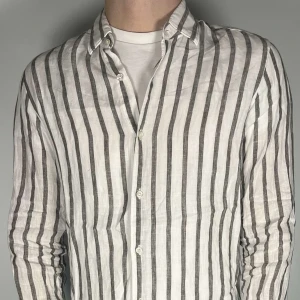 Massimo dutti skjorta - En riktig snygg och trendig Massimo dutti skjorta i fint skick, storlek S, vid frågor är de bara att skriva // Gramenti 