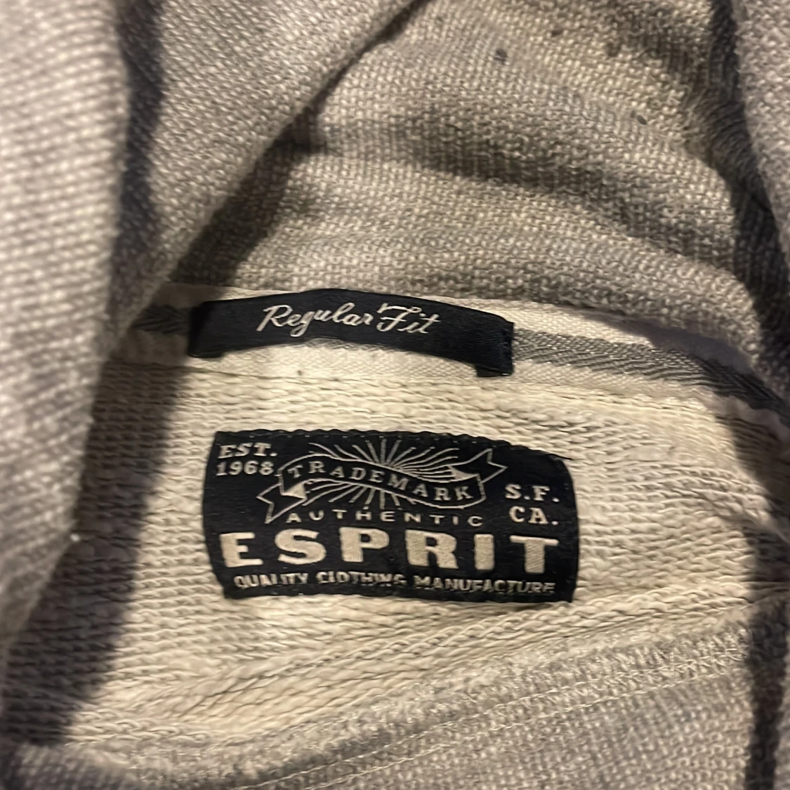 Grå Esprit tröja med hög krage - 2