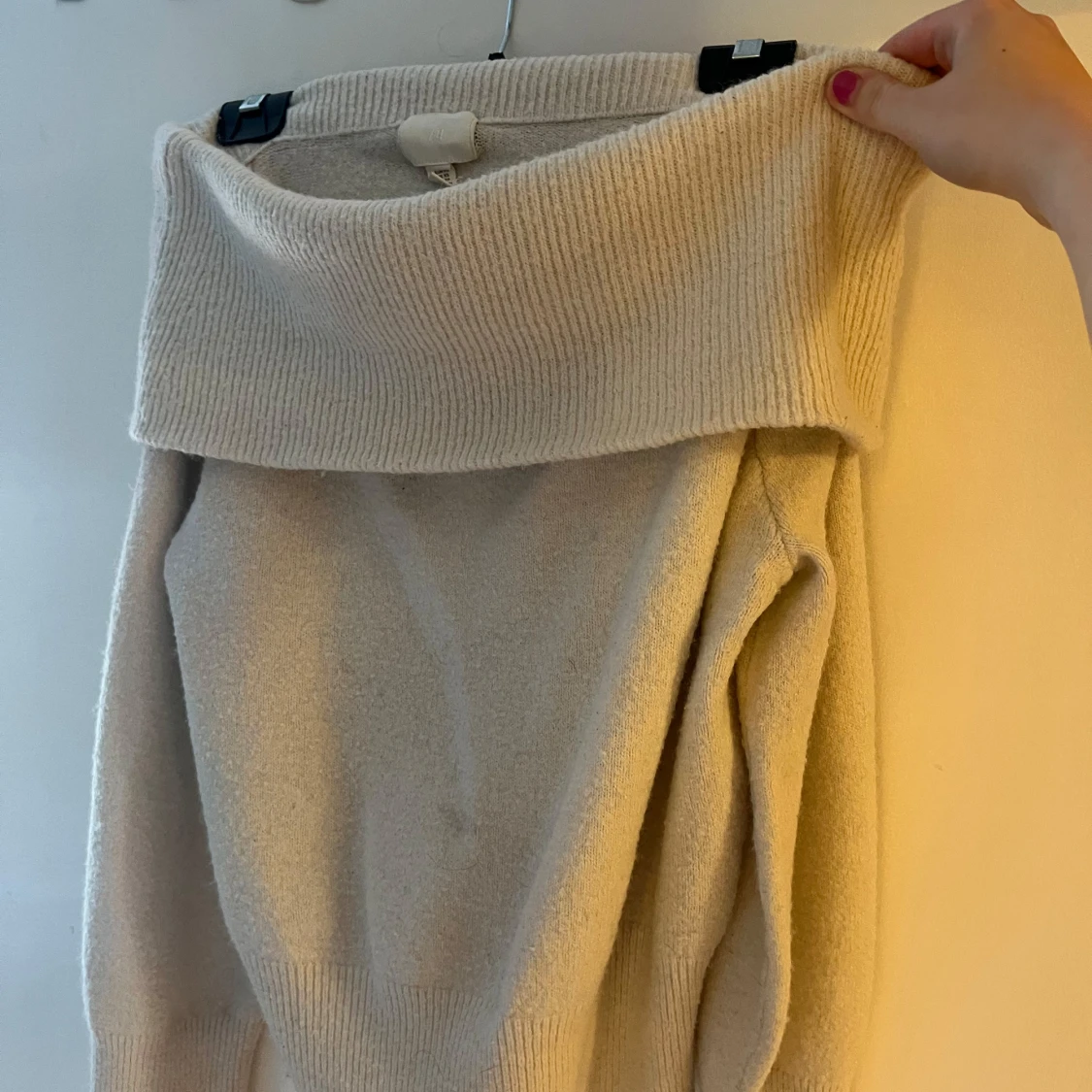 Offshoulder vit stickad tröja H&M  - 3