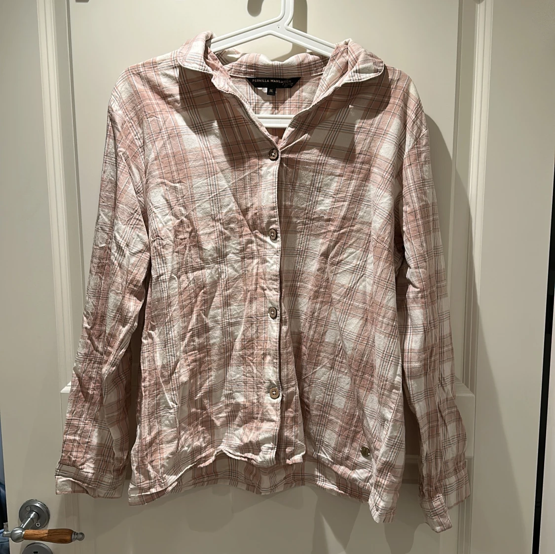 Rutig rosa pajamas skjorta från Pernilla Wahlgren