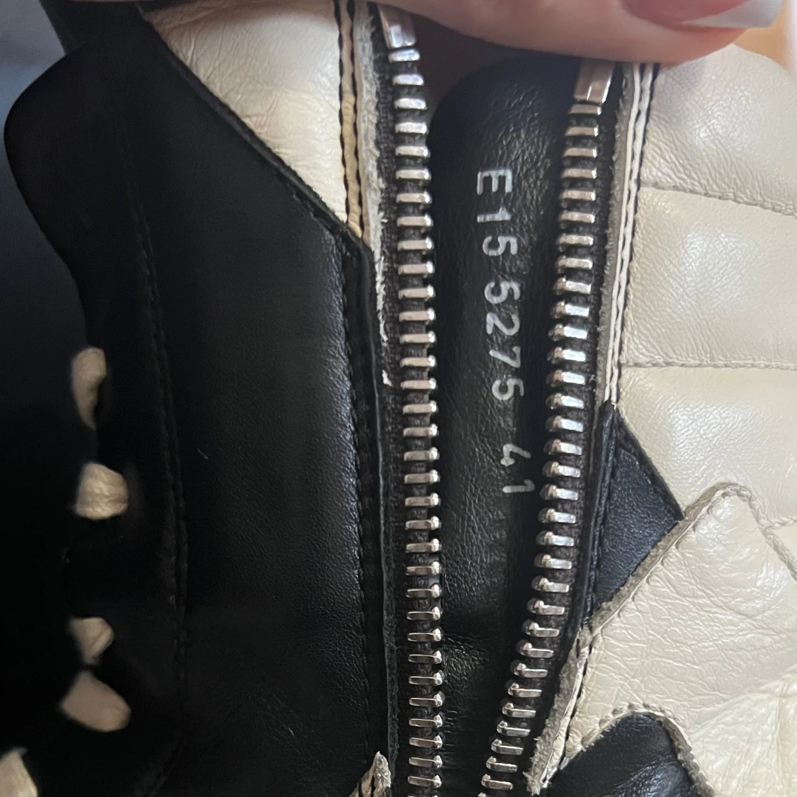 Svarta och vita Rick Owens sneakers - 3