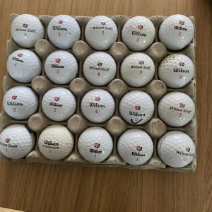 Wilson Golf bollar - A klass Wilson bollar som har ett pris på sju kronor styck. Hör av dig vid fler frågor.